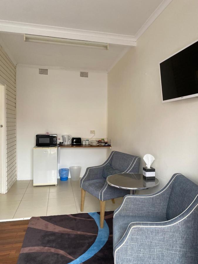 The Frontier Motel Дориго Екстериор снимка